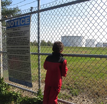 Louisville child at facility fence